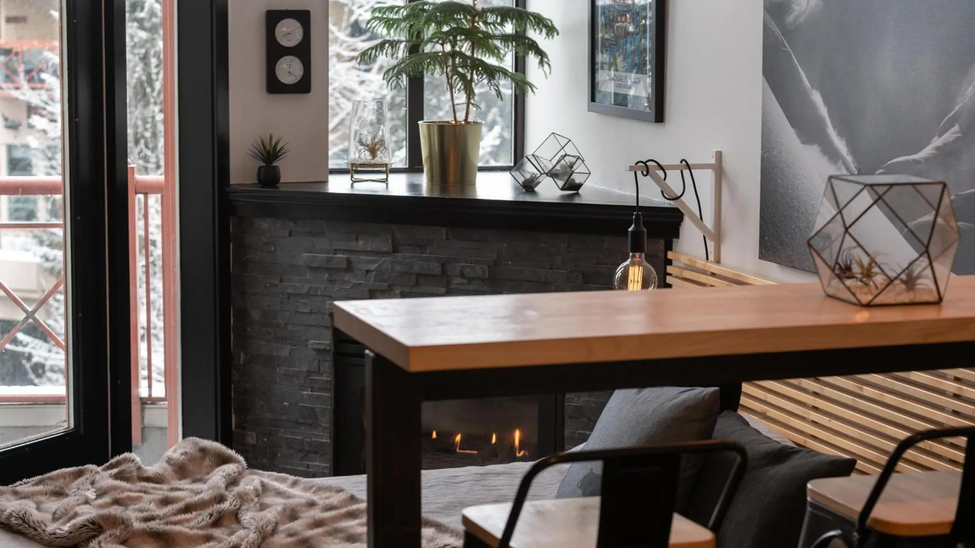 Alpenglow Lodge Queen Boho Studio By Mva Whistler Kanada